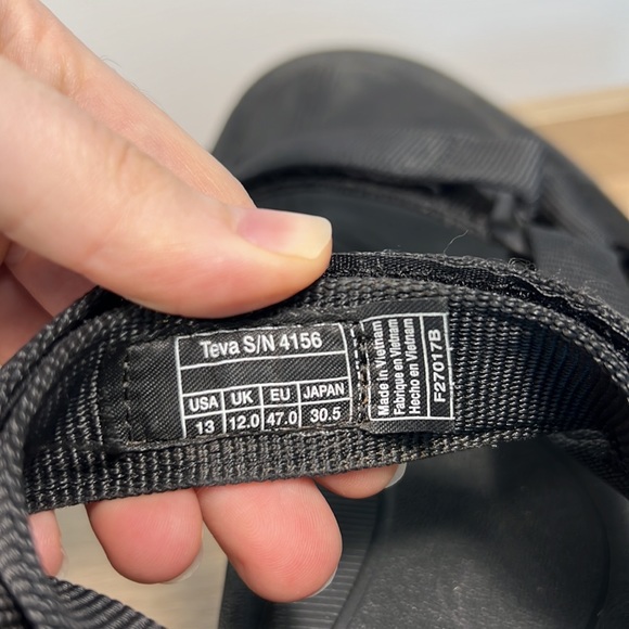 Gently worn Teva black velcro sandals size 13 NO box - Picture 9 of 10